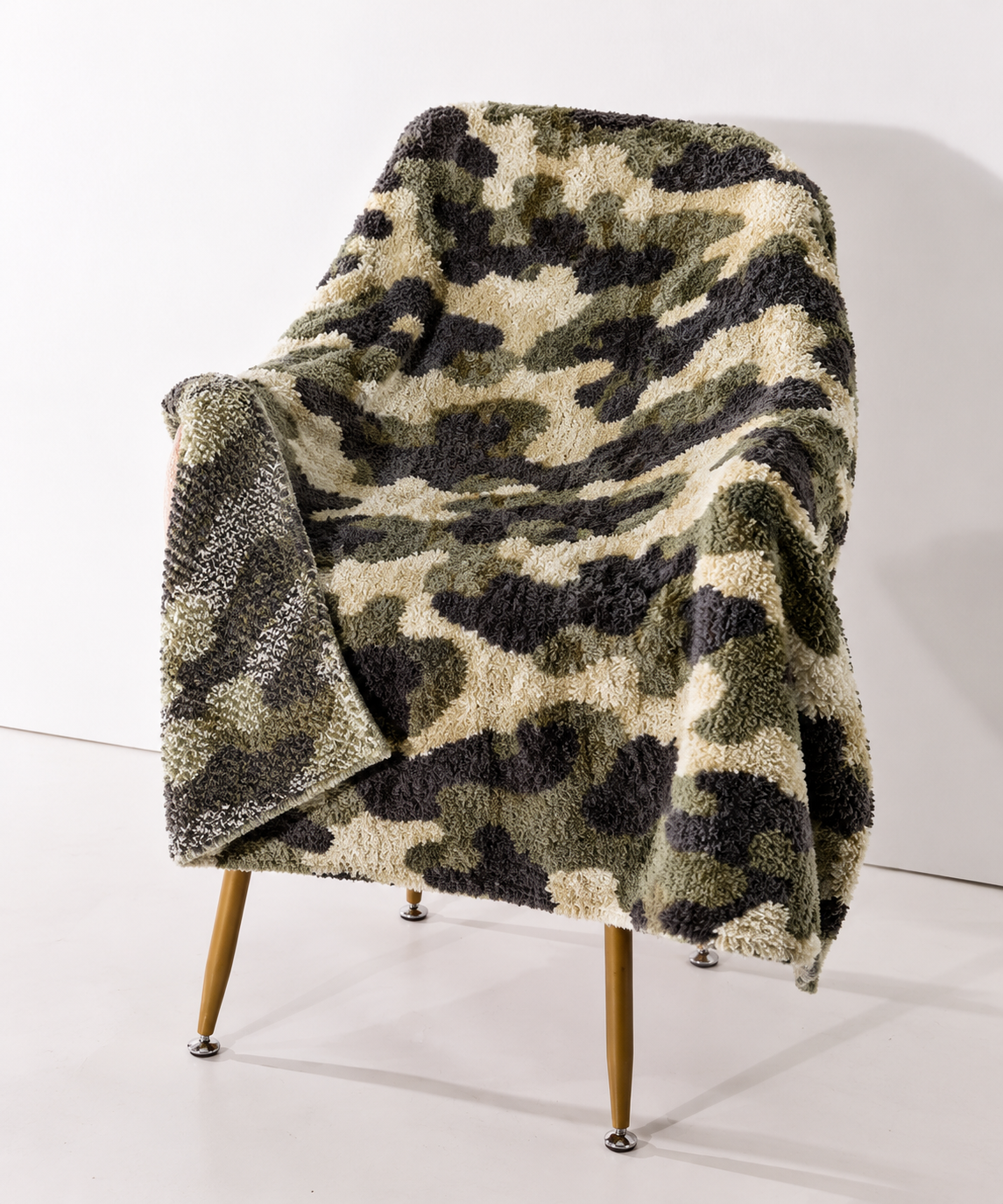 chenille blanket || vintage camo