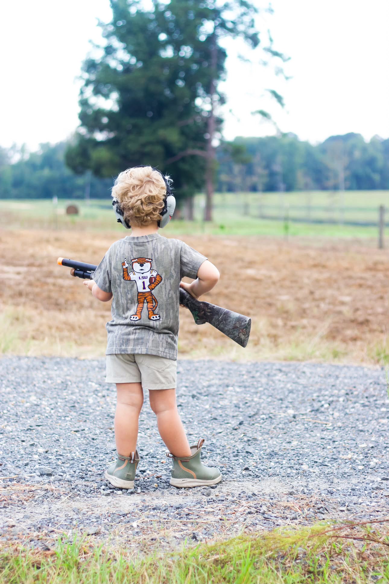 mossy oak® washed out tee || LSU™ mike the tiger football