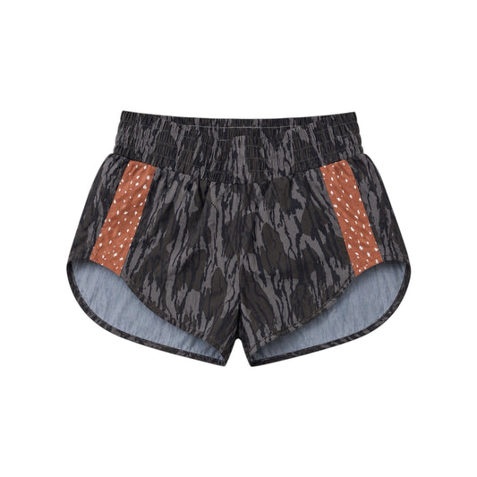 trail runner short || mossy oak bottomland & fawn (womens)